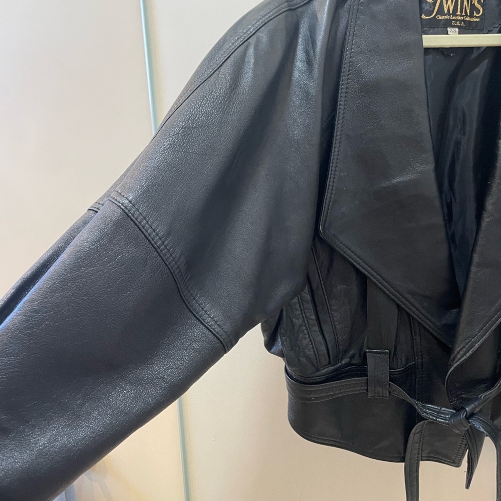 Vintage Twins Classic Leather Cropped Black Leather Jacket - Picture 6 of 6
